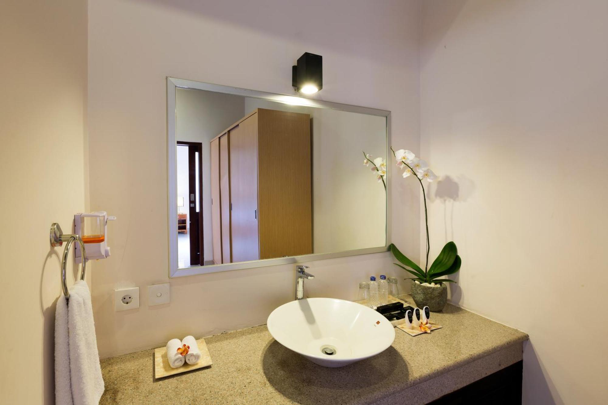 Kubal Villa And Living Seminyak Canggu Kültér fotó